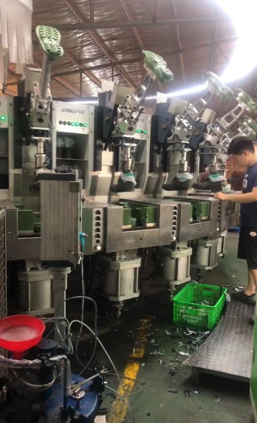 أحدث مدونات الشركة حول Introducing a machine for manufacturing work shoes